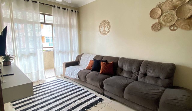 Fully furnished apartment with 3 bedrooms and 2 parking spaces.