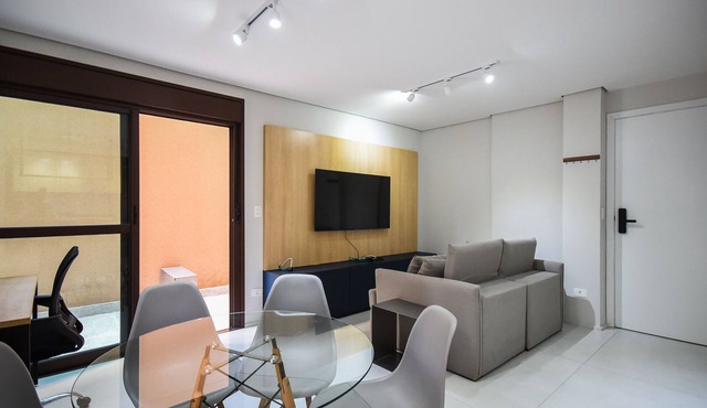 Furnished apartment with private garden and pool in Higienópolis