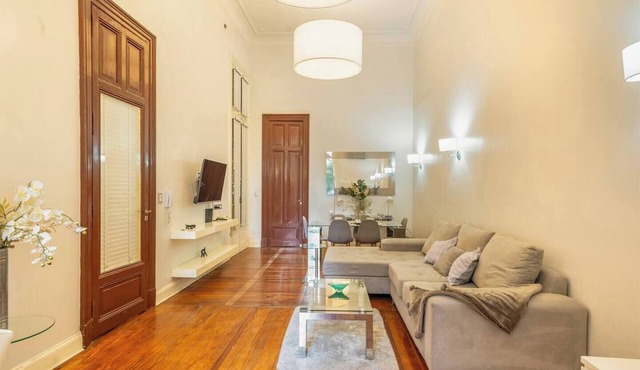 Grand Rivadavia: 3-BR Ensuite High Ceiling Home in Buenos Aires