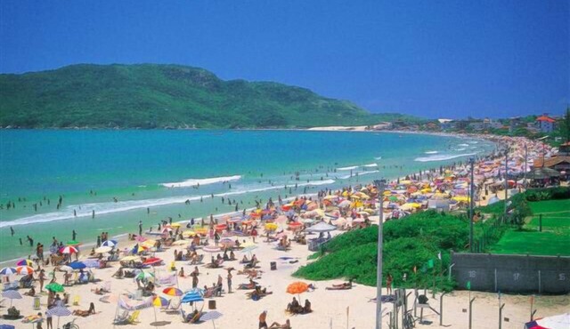 Great fit 03 rooms 100 meters from the best beach of Floripa