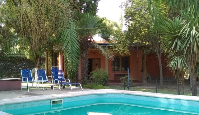 Hermosas unidades, abundante naturaleza y gran piscina in Lunlunta