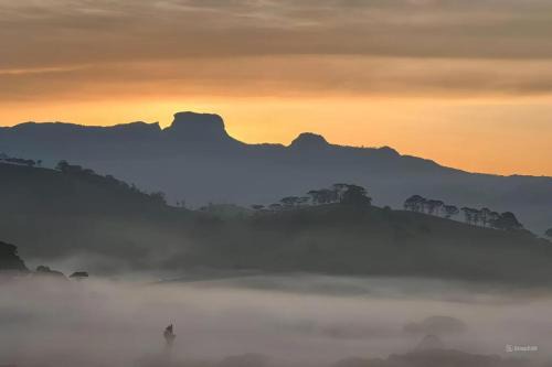 Hidromassagem, Varanda e Vista Pedra do baú in Gonçalves
