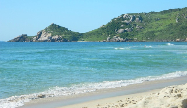 HIGH STANDARD HOUSE IN BARRA DA LAGOA 50 METERS FROM CANAL DA BARRA