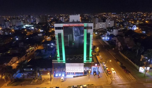 Holiday & Business Hotel - Em frente ao Centro de Eventos e Arena Conda