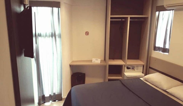 HOLLYSTER HOTEL