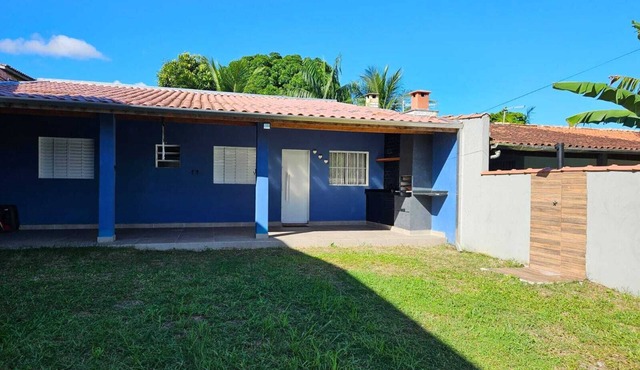 HOUSE 500 METERS FROM THE BEACH IN THE CENTER OF MASSAGUAÇU WITH BALCONY, BARBECUE AND WI-FI in Massaguaçu