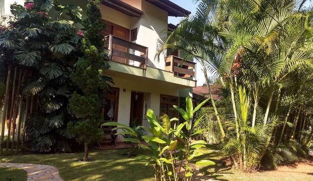 House in a gated community, surrounded by lush nature and rivers for swimming. in Caraguatatuba