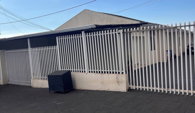 House in a gated community for rest and peace, 3 minutes from Catuai Shopping Mall.