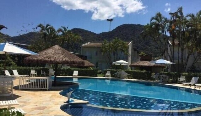 House in a gated community, between Enseada Beach and Santa Rita.