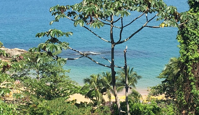 House with 2 suites with wonderful sea view at 80 mt. from Curral beach.
