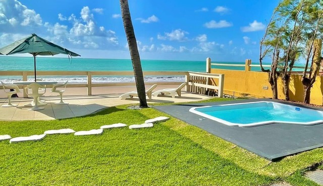 House with a pool right on the beach in Maceió, Alagoas in Maceió