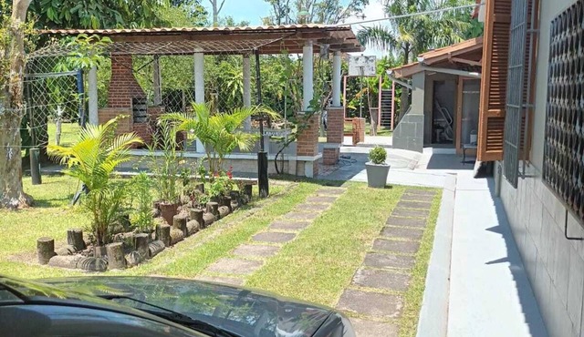 House with large lawned yard, barbecue area. Ideal for children and pets. in Peruíbe
