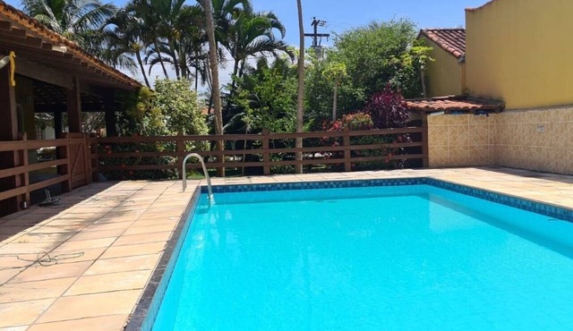 House with pool and lake in the gated community. 12 people