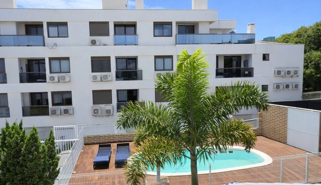 House with Pool near the Sea in Florianópolis