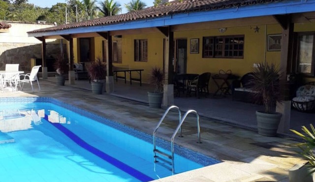 House with pool in a gated community in Guarujá, 3 minutes from the beach. in Guarujá
