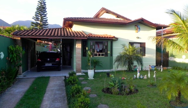 House with pool, large backyard, lawn, beautiful mountain view. Wi-Fi