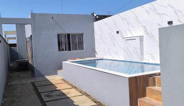 House with pool on Peruíbe beach. in Peruíbe