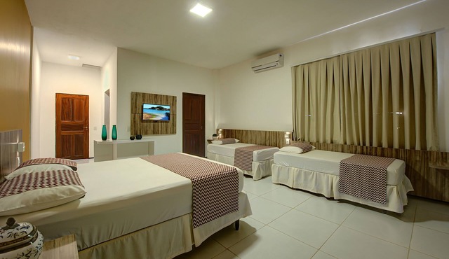 "HOUSING CEARÁ" - MANSION VISTA MAR-8 Suites AR/TV/SHOPPING - 35 People - BEACH PARK in Aquiraz