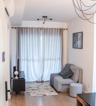 JH - 509 - Gleba com ar-condicionado na sala e quarto, sacada e piscina