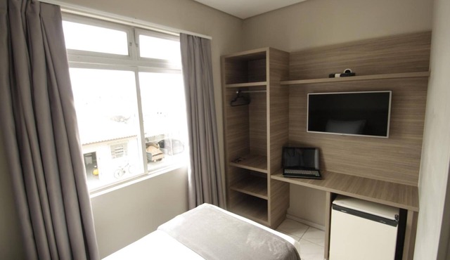 Kennedy Slim Hotel