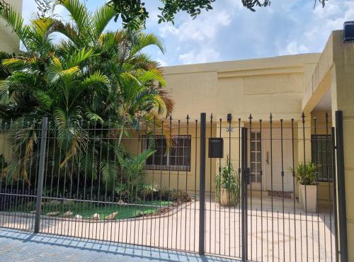 LA CASONA, con pileta y garage