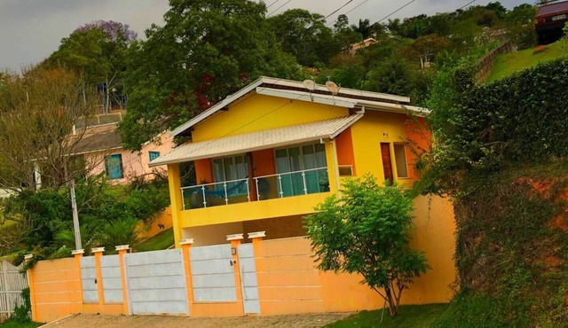 Large house in a gated community, 3 bedrooms, 5 bathrooms and a large backyard.