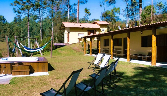 Linda Casa de campo c lazer próx Camp.do Jordão/SP in Piranguçu