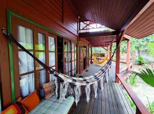Linda Casa para Temporada em Manguinhos in Manguinhos
