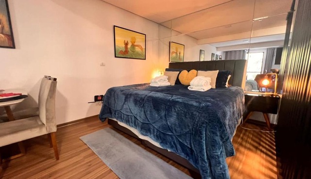 Loft Cama King 3 min do centrinho by HospedaHost