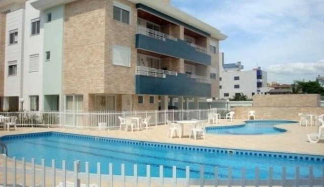 Lovely apartment 100m from the beach and 50m from centrinho dos Ingleses.