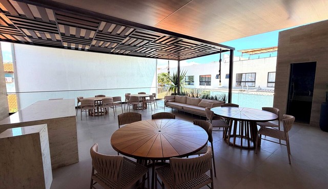 Luxury 7-Suite Home with Private Pool, 550m from Beach Park in Aquiraz