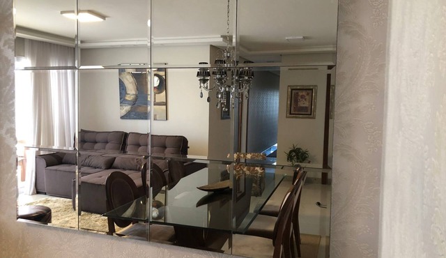 Luxury apartment furnished with exquisite taste, 4 suites, 4 parking spaces.