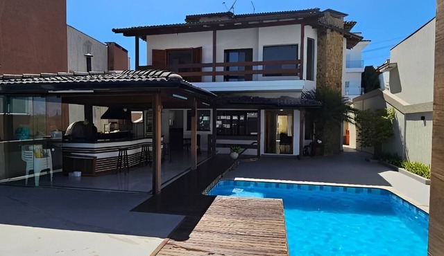 Luxury House in Gated Community in Metropolitan Area