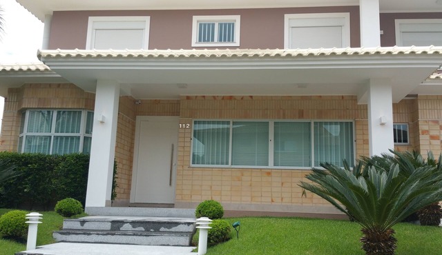 Luxury house in Jurere Internacional, 80m from the sea.