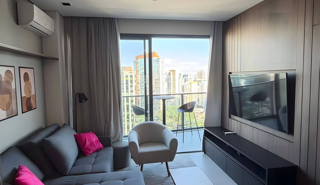 Luxury studio apartment in Vila Olímpia - panoramic view and garage.