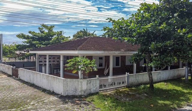 Memora Guesthouse - House two blocks from the beach and 15 minutes from Ilha do Mel (Honey Island).