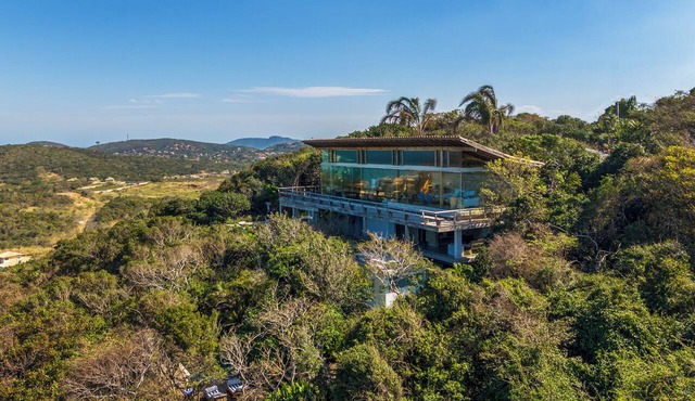 Modern House w Grand View, Immersed in Nature in Armação dos Búzios