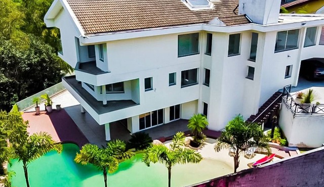Modern Luxury Home in Granja Viana in Carapicuíba