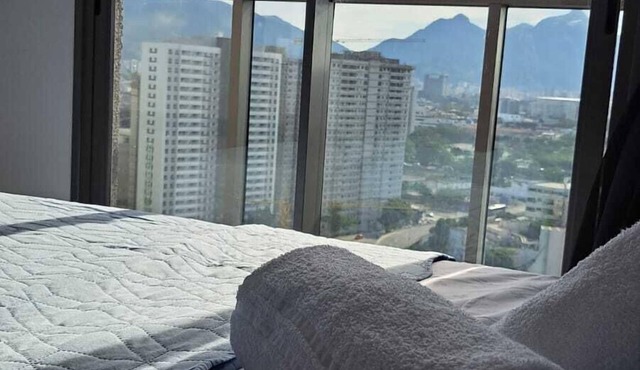 Modern studio with views of Christ the Redeemer and the Bay - Light rail at the door.