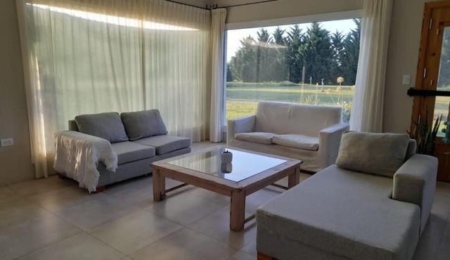 Moderna casa de campo con pileta en Pergamino in Pergamino