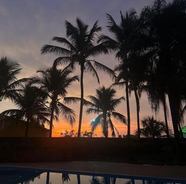 Morada por do sol no lago hidro e piscina in Santa Cruz da Conceição