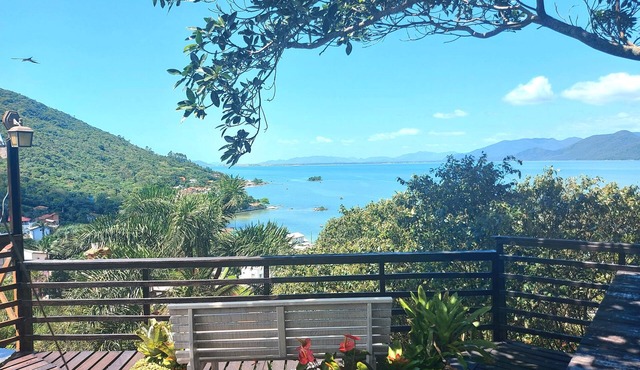 Mountain home with panoramic views. in Florianópolis