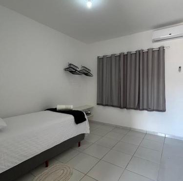 N 4SR - Studio completo com ar condicionado a 500m da Unioeste