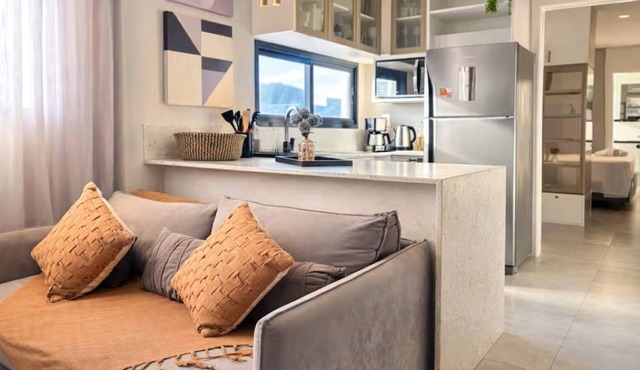 Ocean View & Comfort Modern Flat with King Suite
