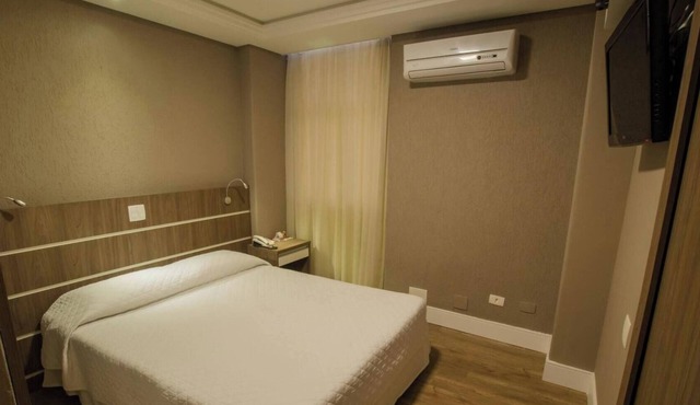 Power Duo Retreat: Curitiba Double Room Built for Work Trips and City Escapes