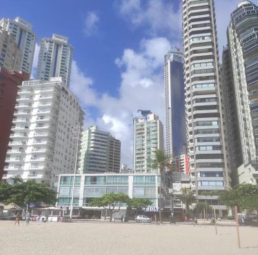 Promoção quatro quartos Avenida Atlântica