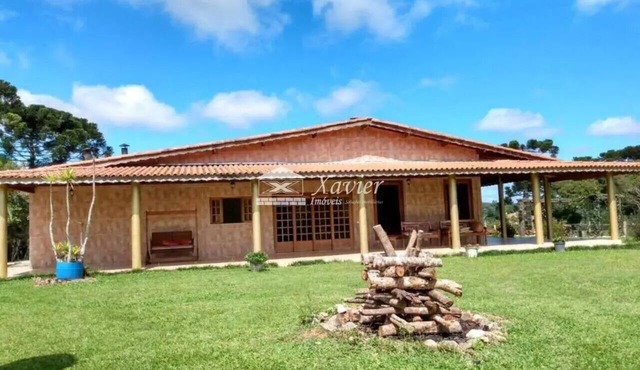 Property in Ibiúna with a stunning lake.