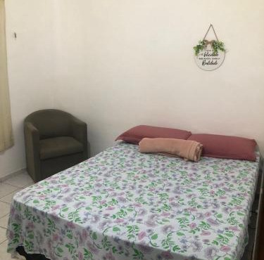 Quarto simples e organizado. in Campina Grande
