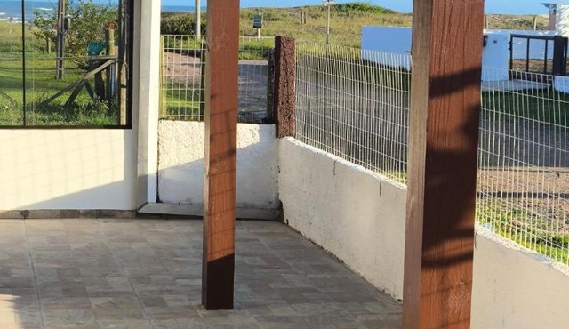 Refúgio com Bilhar, Churrasco e Vista Mar, branca