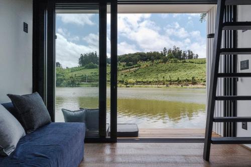 Refúgio Romântico com Lago Privativo no Vale dos Vinhedos